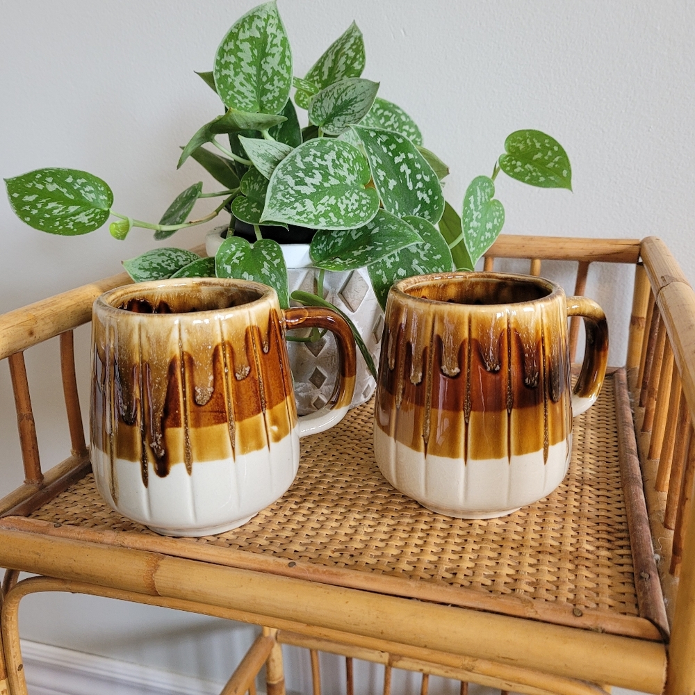 Set of two mugs